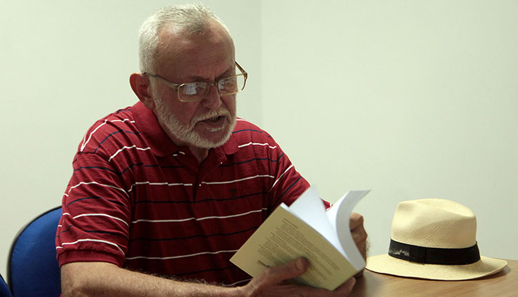 O escritor Waldemiro Viana se inspirou em fatos reais para escrever romance (Foto: Paulo de Tarso Jr./ Imirante.com)